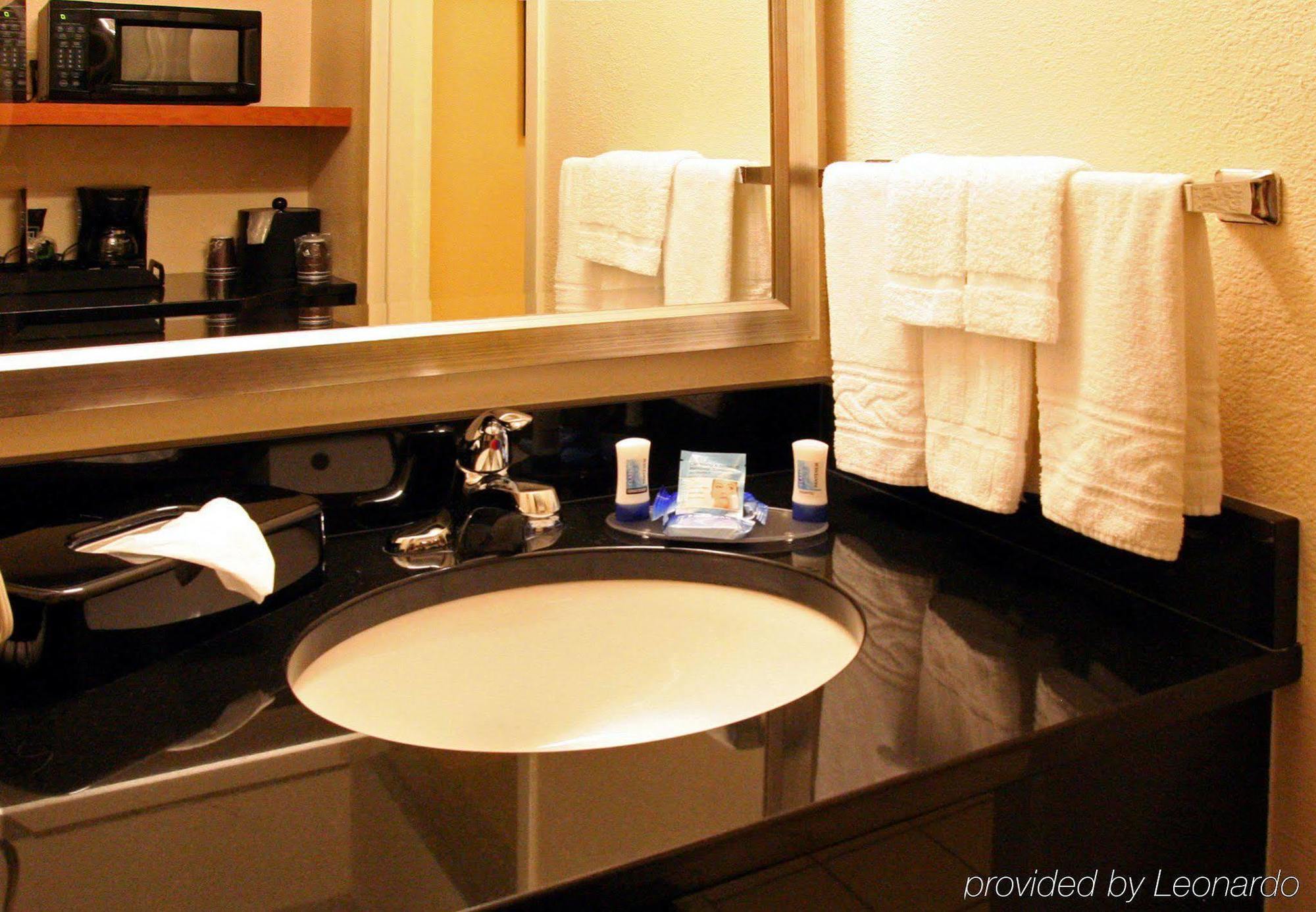 Fairfield Inn & Suites Hilton Head Island Блафтон Номер фото